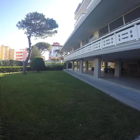 Modern Flat With Balcony In A In Caorle