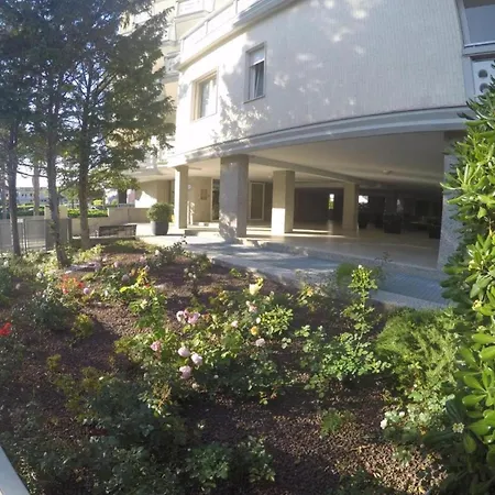 Modern Flat With Balcony In A In كاوْرلي