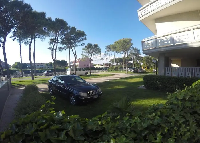 Modern Flat With Balcony In A In Apartamento Caorle